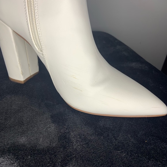 3/20$ Size 9 White ankle boot. - Picture 4 of 8
